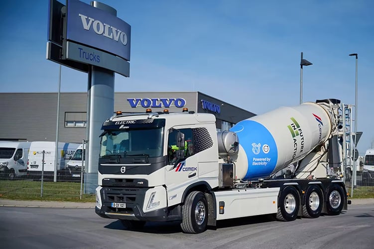 CEMEX recibe un camión revolvedor de Volvo completamente eléctrico 