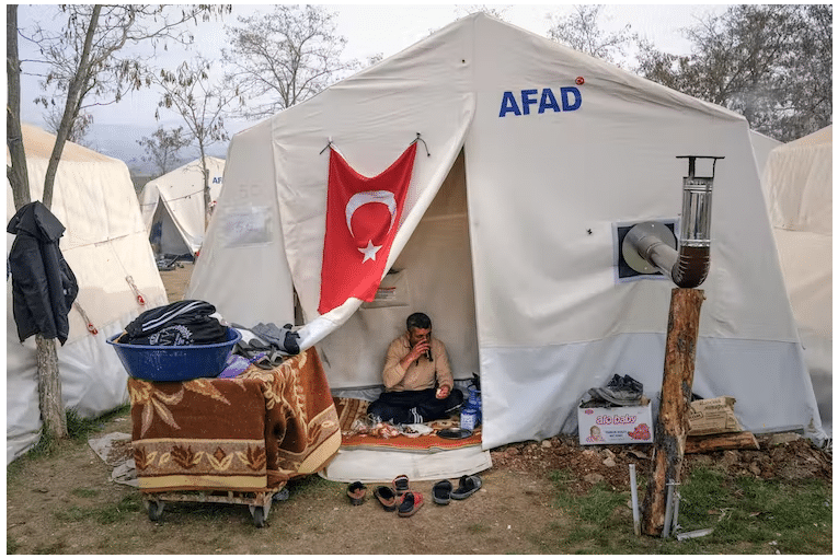 Casa de campaña para damnificados del terremoto de Turquía