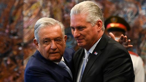 ¿Podría López Obrador hacer en México lo que Pedro Castillo no pudo hacer en Perú?