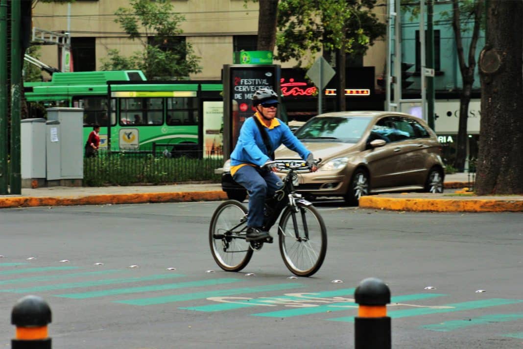 Ciclistas: beneficios y riesgos