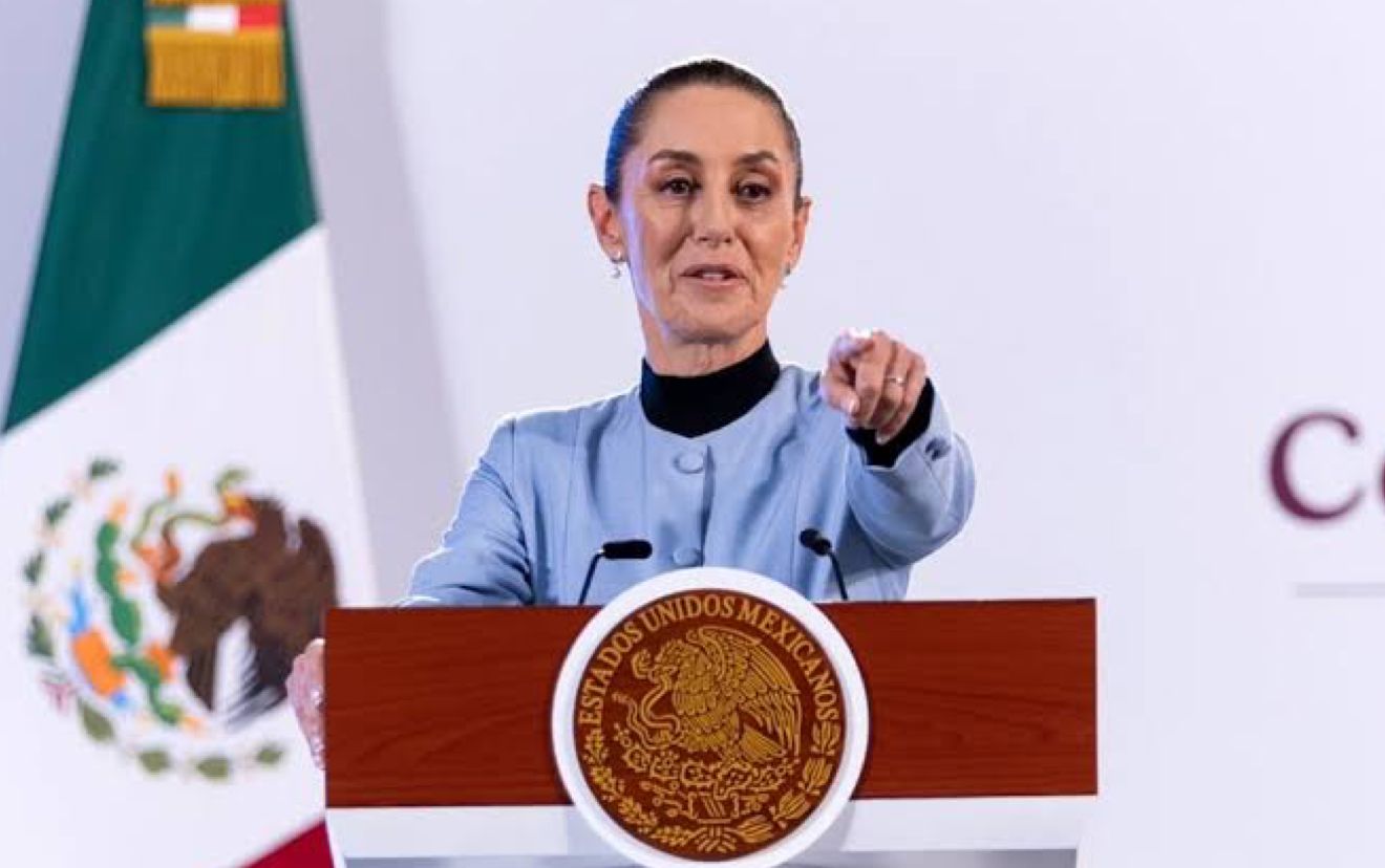 La presidenta Claudia Sheinbaum decidió seguir los pasos de Andrés Manuel López Obrador al adoptar las conferencias de prensa matutinas o mañaneras como una herramienta clave de comunicación.