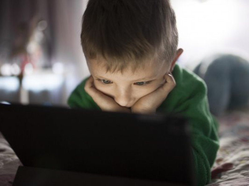 Ley Kuri: restricción del uso de dispositivos digitales en las escuelas