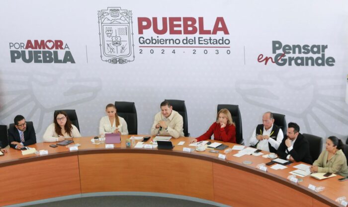 Funcionarios del gobierno de Puebla presentan el Paquete Económico 2026 en conferencia de prensa