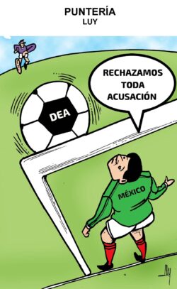 Political cartoon: Mexico goalie blocks a ball labeled 'DEA' as a speech bubble states 'Rechazamos toda acusación'.