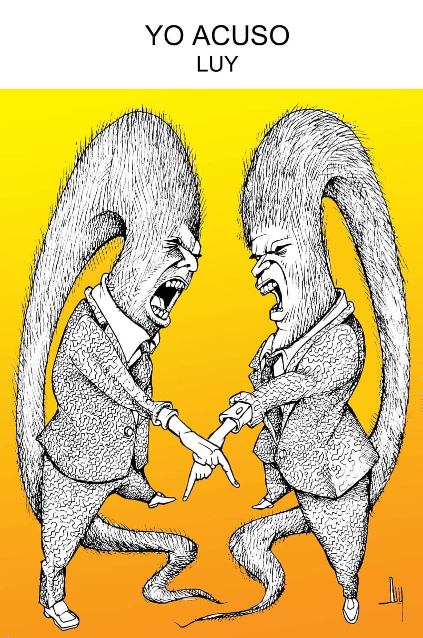 Two tall, furred humanoids in suits face off, shouting with wide mouths as their hands grip each other in a tense clash against a bright yellow-orange background. The top text reads 'YO ACUSO'.